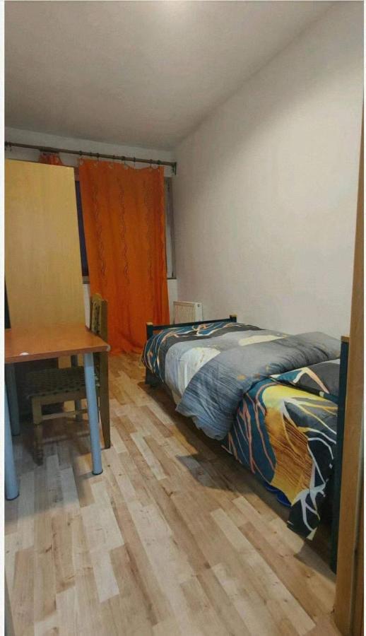 La Madriguera Bed and Breakfast Raszyn Buitenkant foto